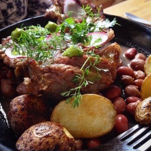 Carne con papa Rustica y Frijoles