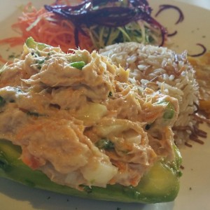 aguacate relleno de atún 