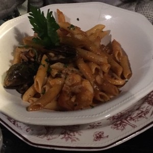 Penne frutti di mare en salsa napolitana