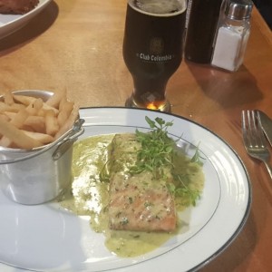 Salmon a las finas hierbas