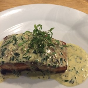 salmon en salsa de mantequilla con romero y limon