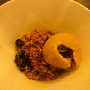 crumble con helado de cafe