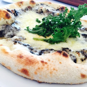 Pizza con trufa negra 