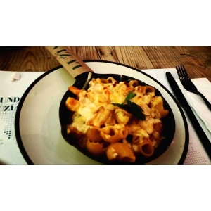 Macarrones con queso y camarones