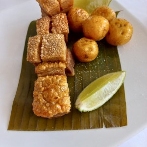 Entrada de chicharrones