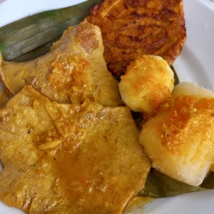 Panza con yuca y patacones