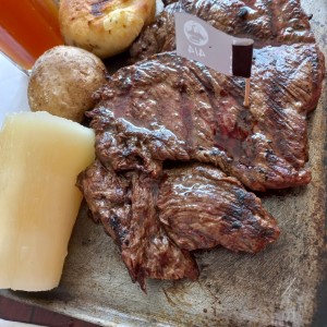 Beef,  papines y yuca