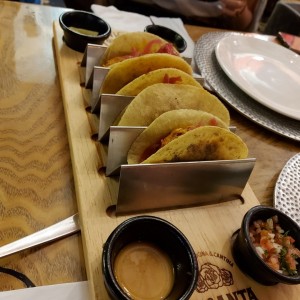 TACOS DE COCHINITA PILBIL