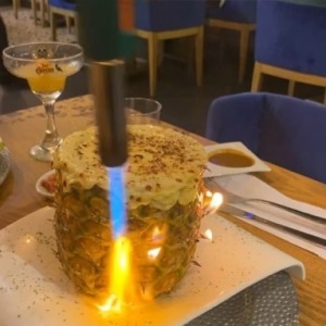 LA DIVINA PIÑA