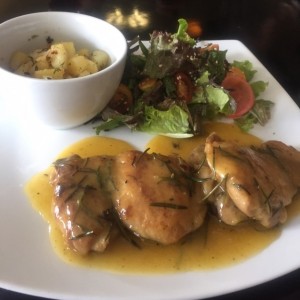 Pollo con romero y salsa de naranja