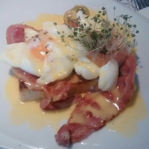 huevos Benedictinos