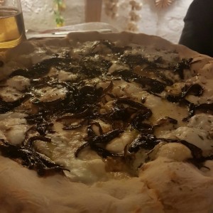 pizza cebolla caramelizada