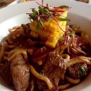 udon de lomo saltado