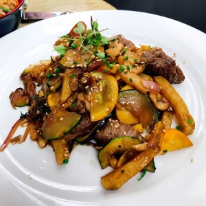 lomo al cilantro y vegetales