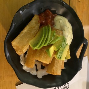 Porcion yucas fritas
