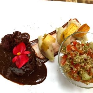 Bufala en salsa de chocolate picante