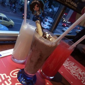 Limonada de coco, malteada Naomi y limonada de cereza 