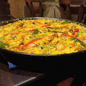 Paella de tres aves