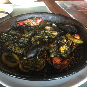 caldoso negro de mariscos 