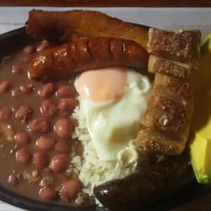 bandeja Paisa puerta de la Catedral