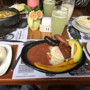 Bandeja Paisa y Ajiaco