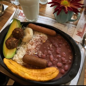Bandeja Paisa vegetariana