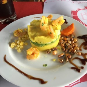 causa de pollo y camaron