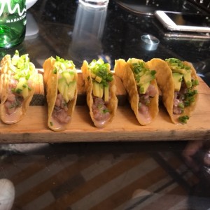 taquitos de tartare de salmon