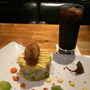 tartar de atun y agucate,y chicha como bebida.