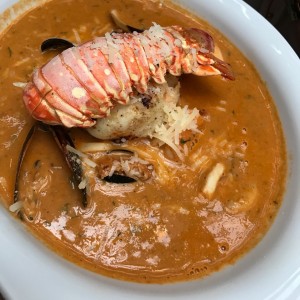 cazuela de mariscos especial