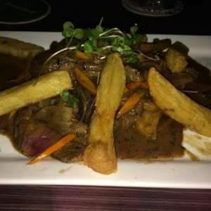 lomo saltado estilo Peruano