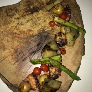 pulpo y vegies salteados