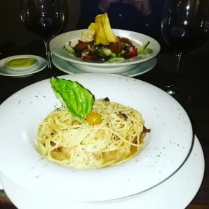 Pasta con Lomo y Ensalada 