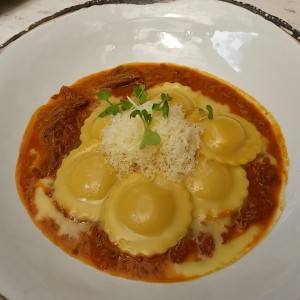ravioli de maicitos con ragu
