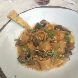 Tartelli de zapayo con nueces, zetas y germinado