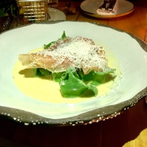 ravioli de espinaca con prosciutto