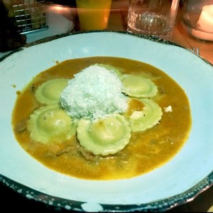 raviolis de platano y ragu de cordero