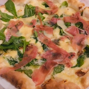 Pizza 3 Quesos con Prosciutto