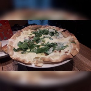 Pizza tres quesos