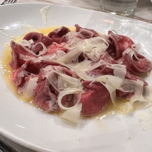 Ravioli de remolacha con queso de cabra