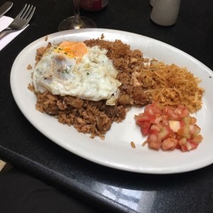 medio calentado diner con huevo