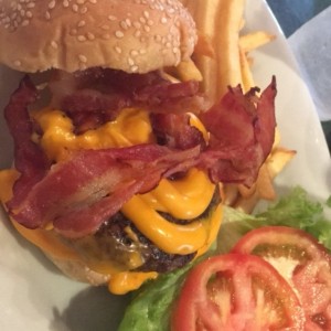 Hamburguesa con Queso y Tocineta