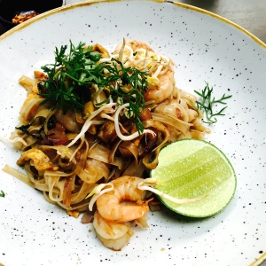 Pad Thai Pollo y Camarones