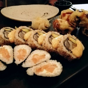 Combo 135 (1/2 Philadelphia, 1/2 ojo de tigre, 1/2 tilapia tempura) 
