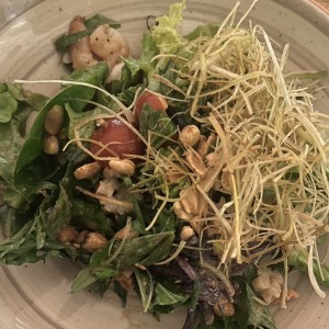 Ensalada de camarones y mani 
