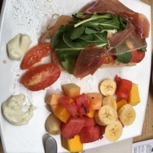 Tartine con prosciutti