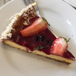 Cheesecake con salsa de moras
