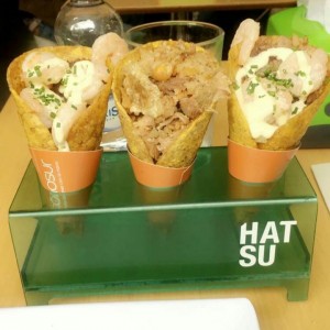 cono de lechona y conos de camarones al ajillo 