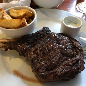 chuleton y papas con peyejo 