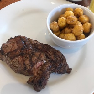 Bife ancho con papas criollas